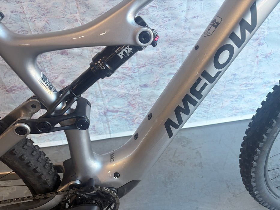 Amflow PL Carbon Demo