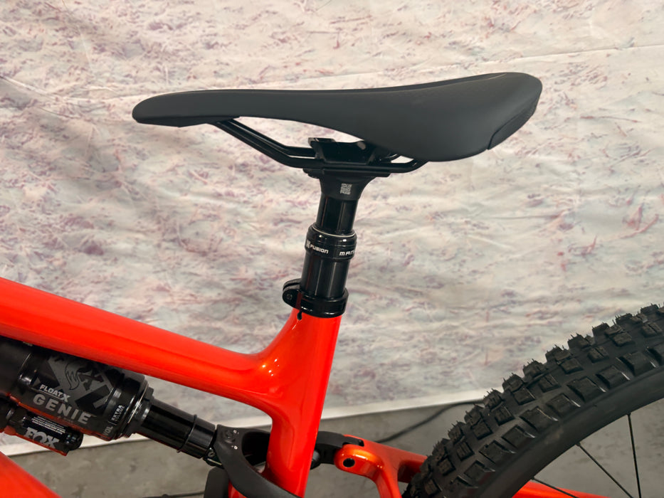 Specialized Turbo Levo 4 Comp Carbon Demo Gloss Orange Tint Over Silver Dust / Dark Navy S3