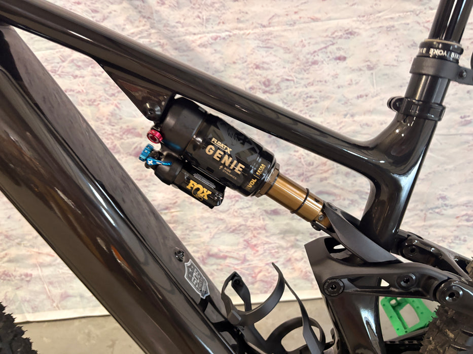 Specialized Turbo Levo 4 Pro Demo Gloss Metallic Obsidian / Burnt Gold Metallic S4