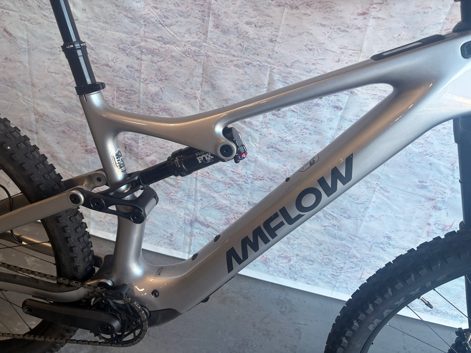 Amflow PL Carbon Demo