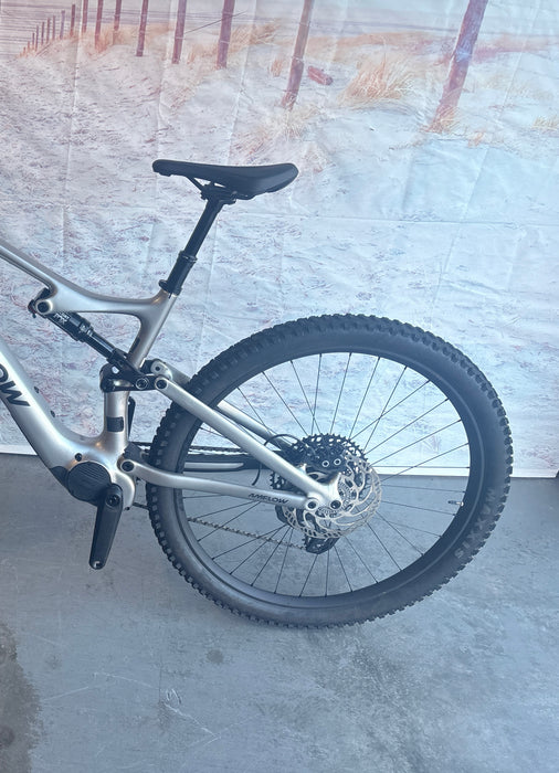 Amflow PL Carbon Demo