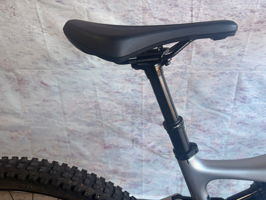 Amflow PL Carbon Demo