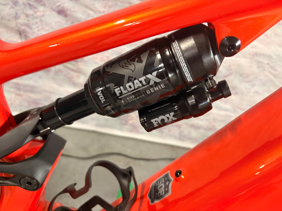 Specialized Turbo Levo 4 Comp Carbon Demo Gloss Orange Tint Over Silver Dust / Dark Navy S4